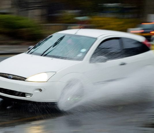 Driving Safely In The Rain Aquaplaning