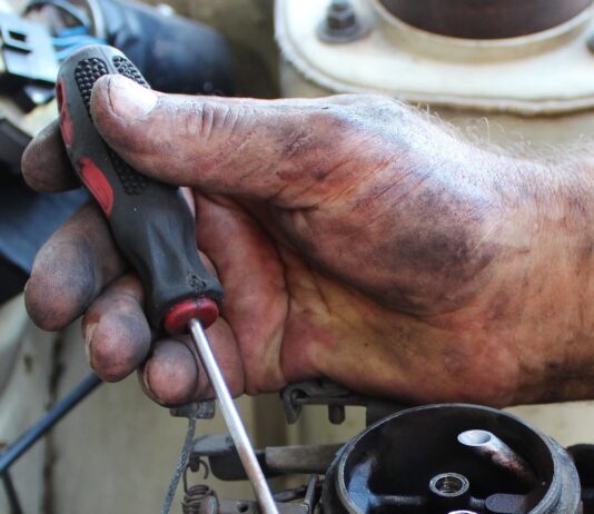 Gloves for mechanics